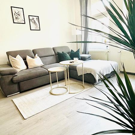 Renoviertes Apartment In Zentraler Lage - Wlan, Smart-Tv, Kueche, Balkon Und Queensize-Bett Fuer 4 Gaeste Erfurt Exterior foto